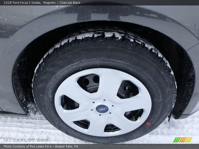 Magnetic / Charcoal Black 2018 Ford Focus S Sedan