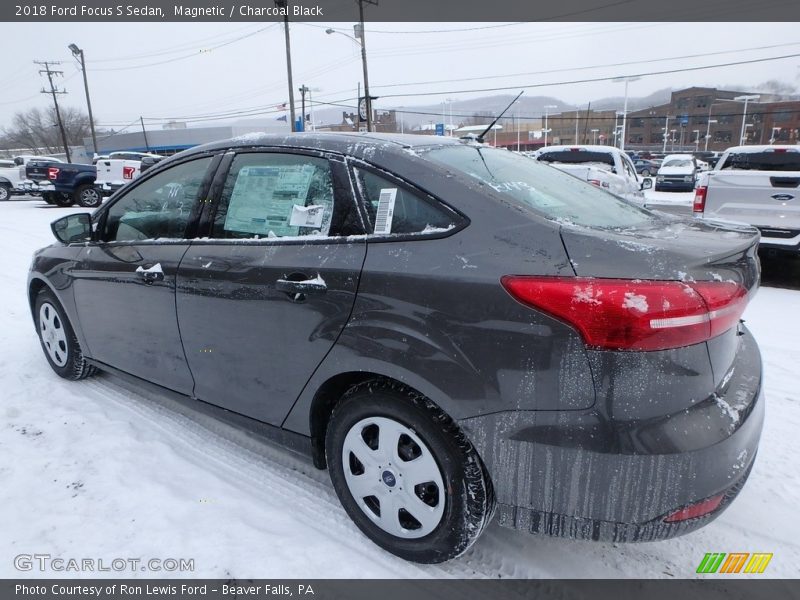 Magnetic / Charcoal Black 2018 Ford Focus S Sedan
