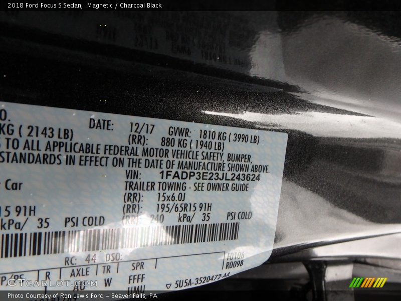 Magnetic / Charcoal Black 2018 Ford Focus S Sedan