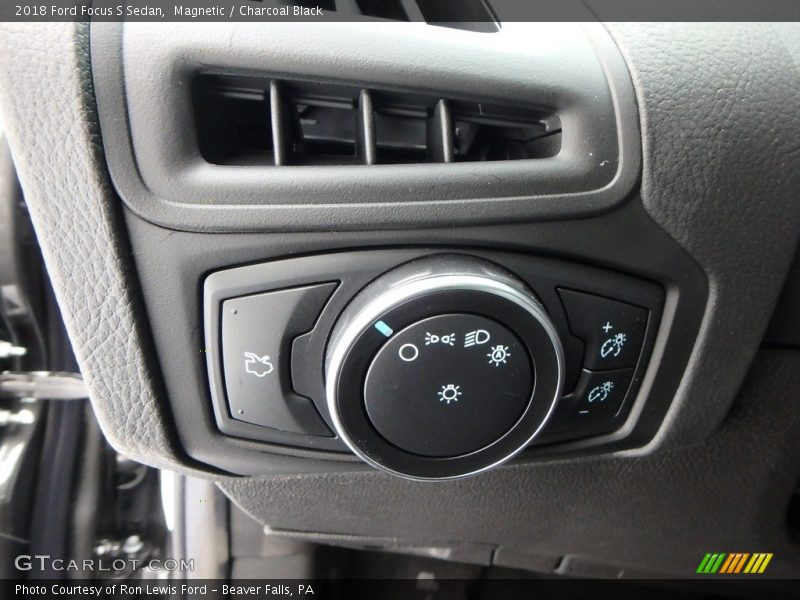 Magnetic / Charcoal Black 2018 Ford Focus S Sedan