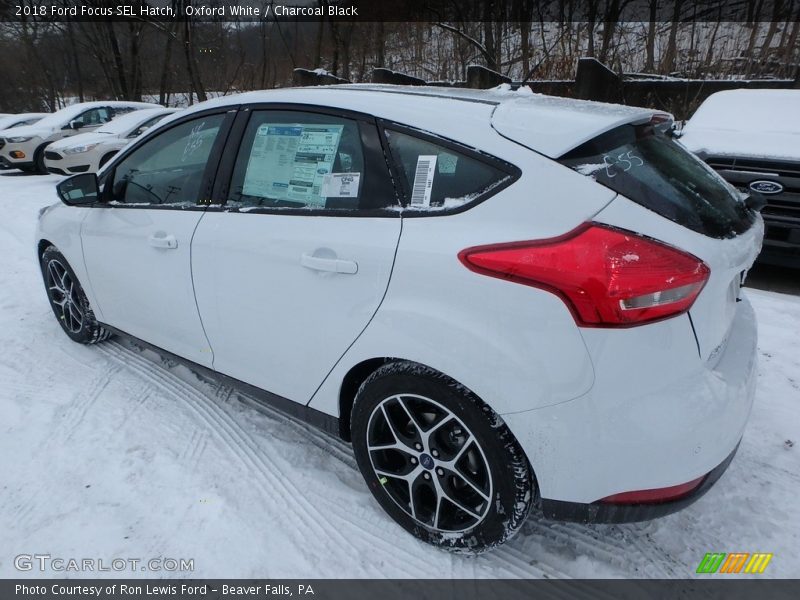 Oxford White / Charcoal Black 2018 Ford Focus SEL Hatch