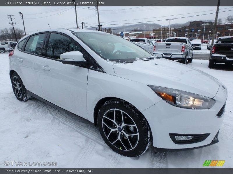 Oxford White / Charcoal Black 2018 Ford Focus SEL Hatch