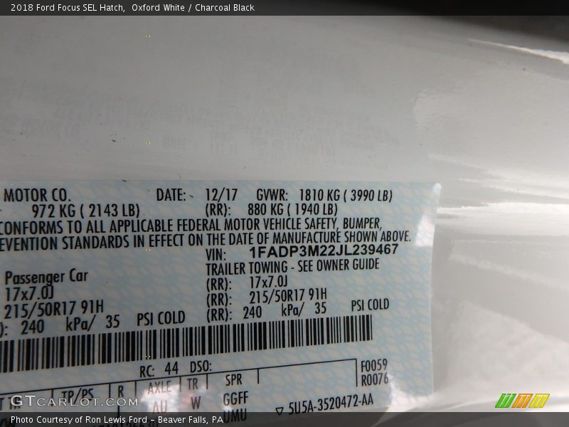 Oxford White / Charcoal Black 2018 Ford Focus SEL Hatch