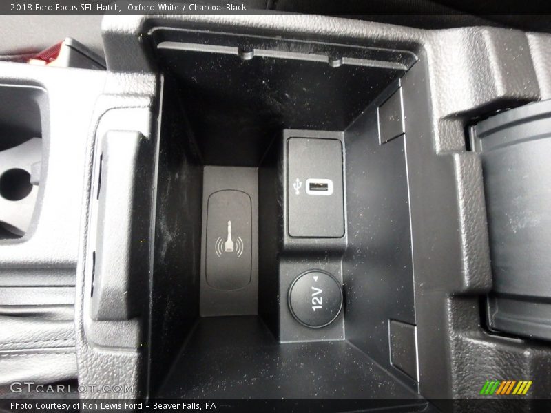 Oxford White / Charcoal Black 2018 Ford Focus SEL Hatch