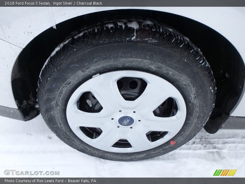 Ingot Silver / Charcoal Black 2018 Ford Focus S Sedan