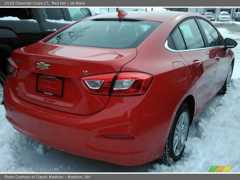 Red Hot / Jet Black 2018 Chevrolet Cruze LT