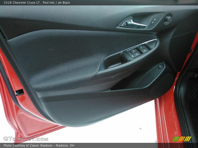 Red Hot / Jet Black 2018 Chevrolet Cruze LT