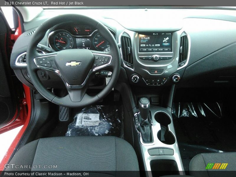 Red Hot / Jet Black 2018 Chevrolet Cruze LT