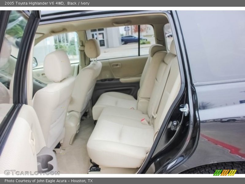 Black / Ivory 2005 Toyota Highlander V6 4WD