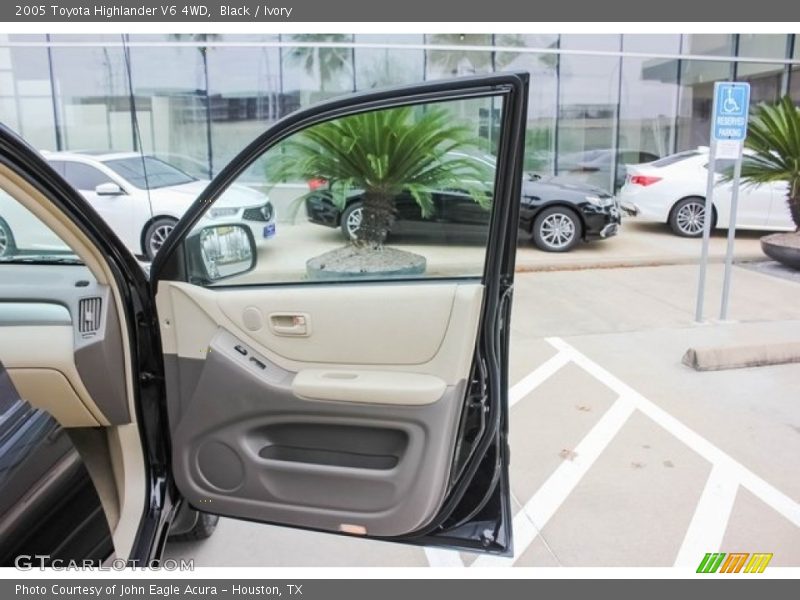 Black / Ivory 2005 Toyota Highlander V6 4WD