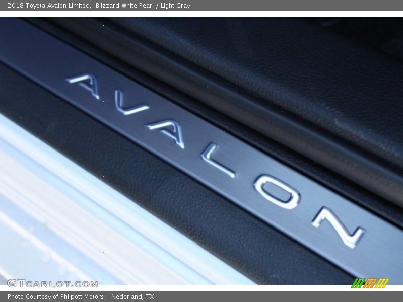 Blizzard White Pearl / Light Gray 2018 Toyota Avalon Limited