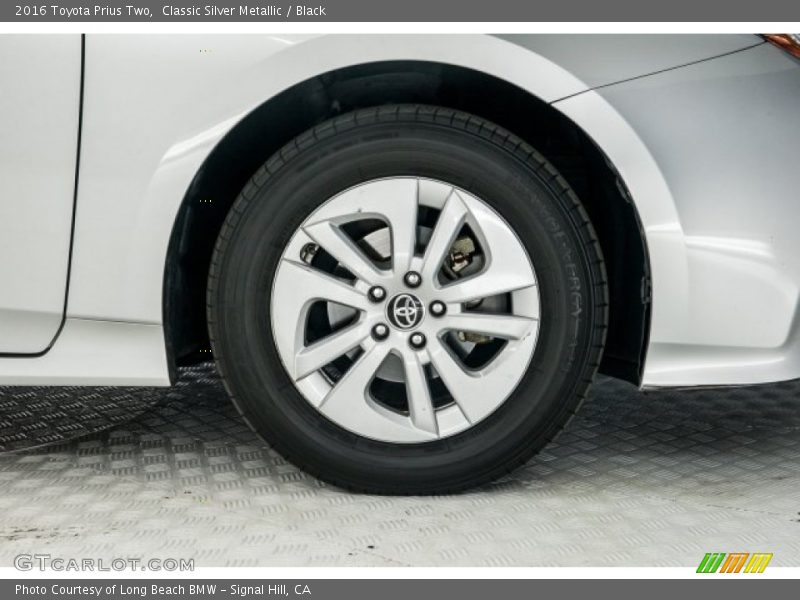 Classic Silver Metallic / Black 2016 Toyota Prius Two