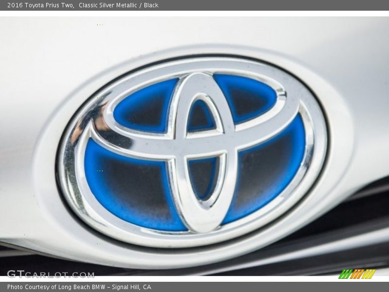 Classic Silver Metallic / Black 2016 Toyota Prius Two
