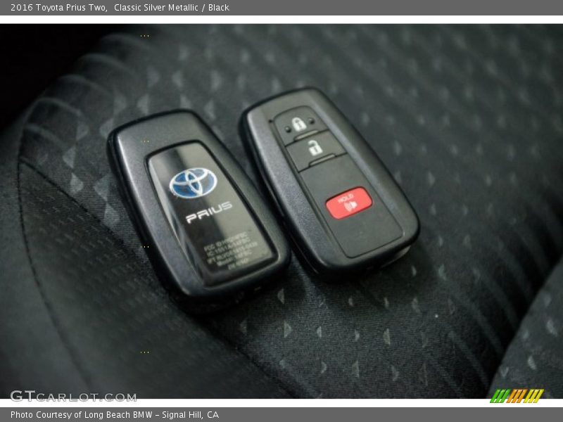 Classic Silver Metallic / Black 2016 Toyota Prius Two