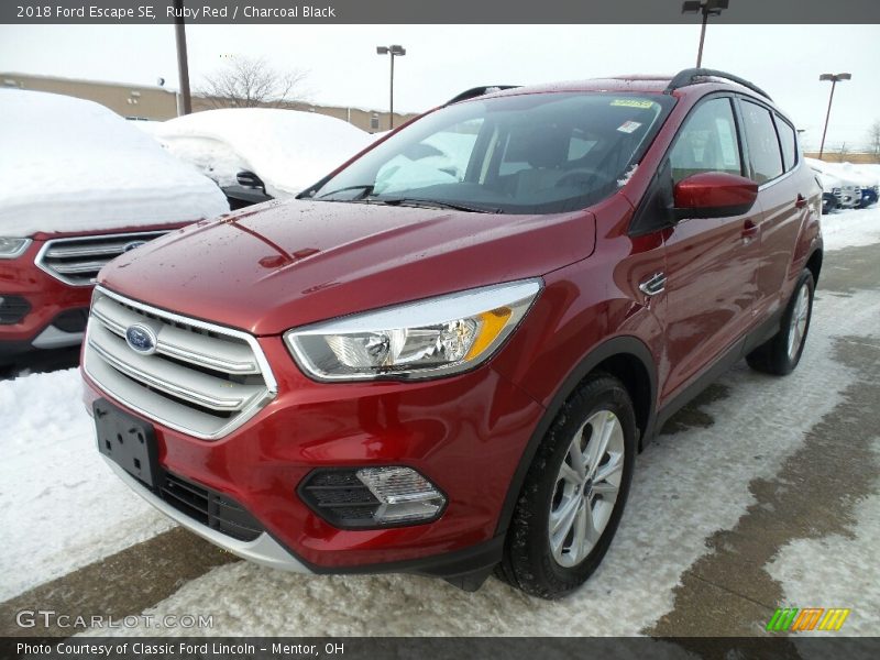 Ruby Red / Charcoal Black 2018 Ford Escape SE