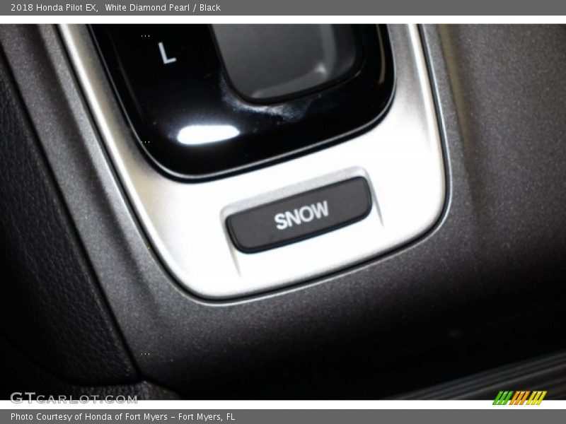 White Diamond Pearl / Black 2018 Honda Pilot EX