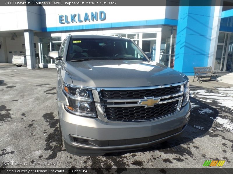 Pepperdust Metallic / Jet Black 2018 Chevrolet Suburban LS 4WD