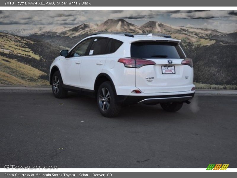 Super White / Black 2018 Toyota RAV4 XLE AWD