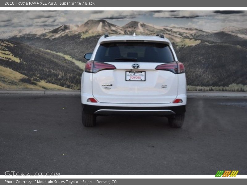 Super White / Black 2018 Toyota RAV4 XLE AWD