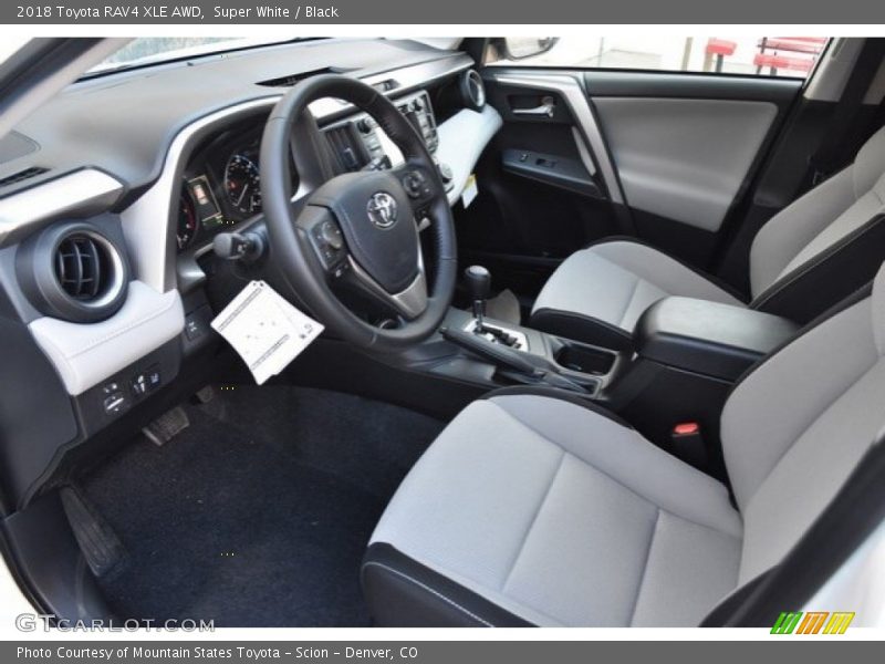 Super White / Black 2018 Toyota RAV4 XLE AWD