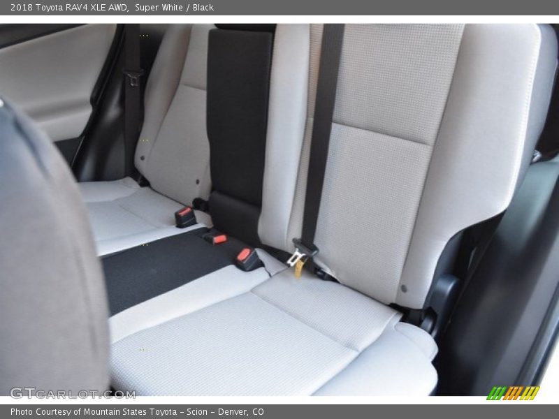 Super White / Black 2018 Toyota RAV4 XLE AWD