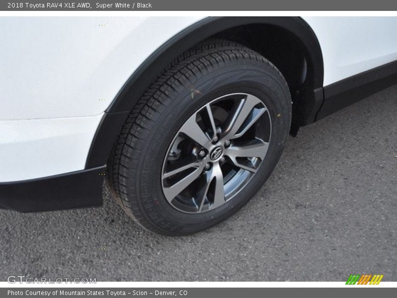 Super White / Black 2018 Toyota RAV4 XLE AWD