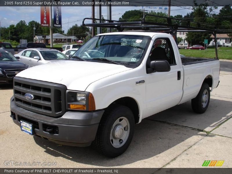 Oxford White / Medium Flint 2005 Ford F250 Super Duty XL Regular Cab