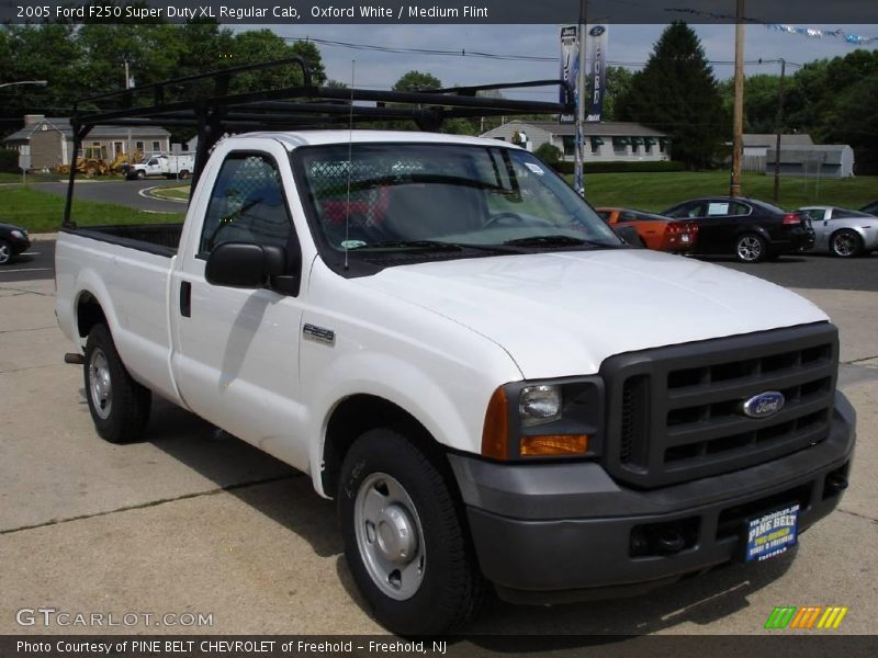 Oxford White / Medium Flint 2005 Ford F250 Super Duty XL Regular Cab