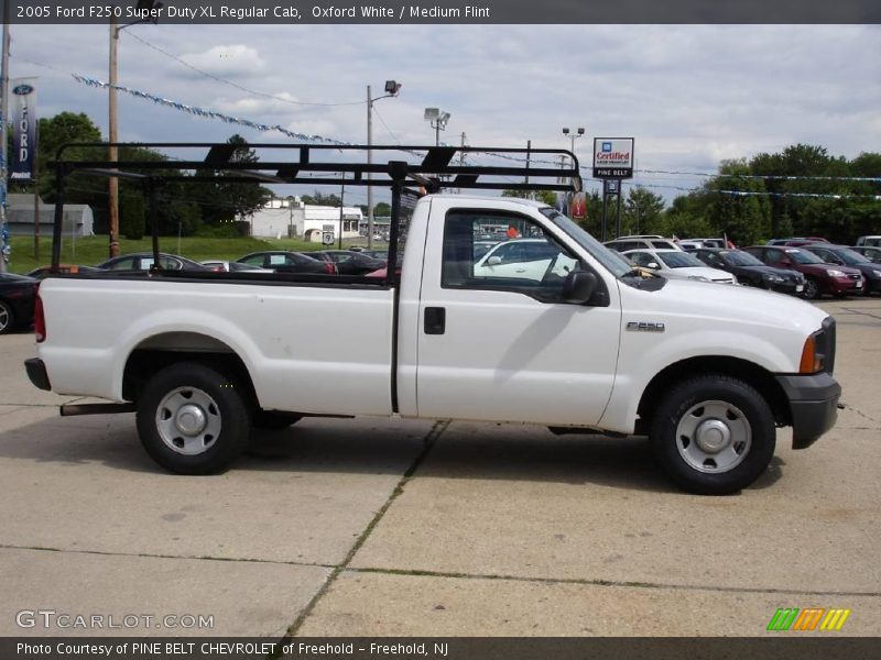 Oxford White / Medium Flint 2005 Ford F250 Super Duty XL Regular Cab