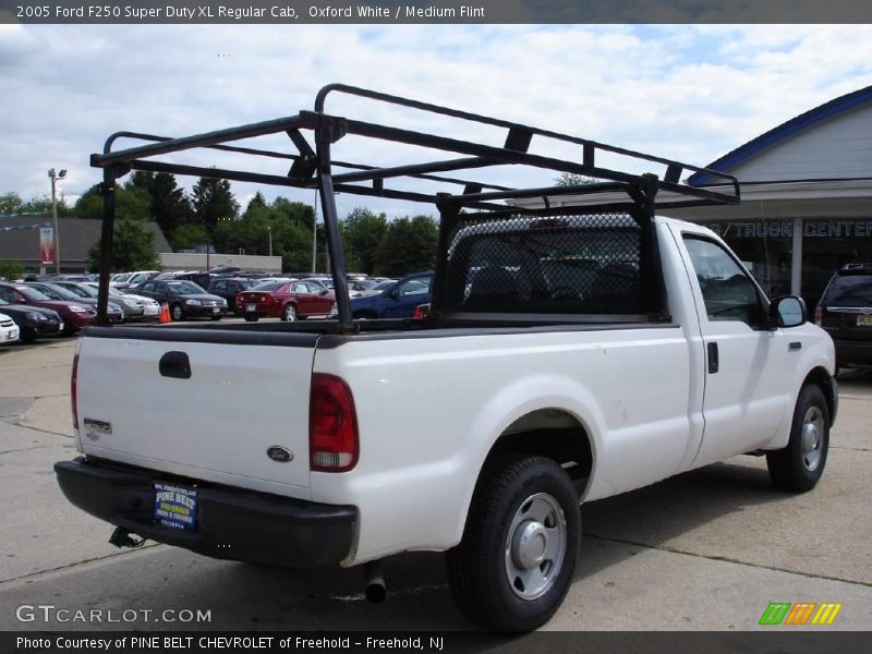 Oxford White / Medium Flint 2005 Ford F250 Super Duty XL Regular Cab