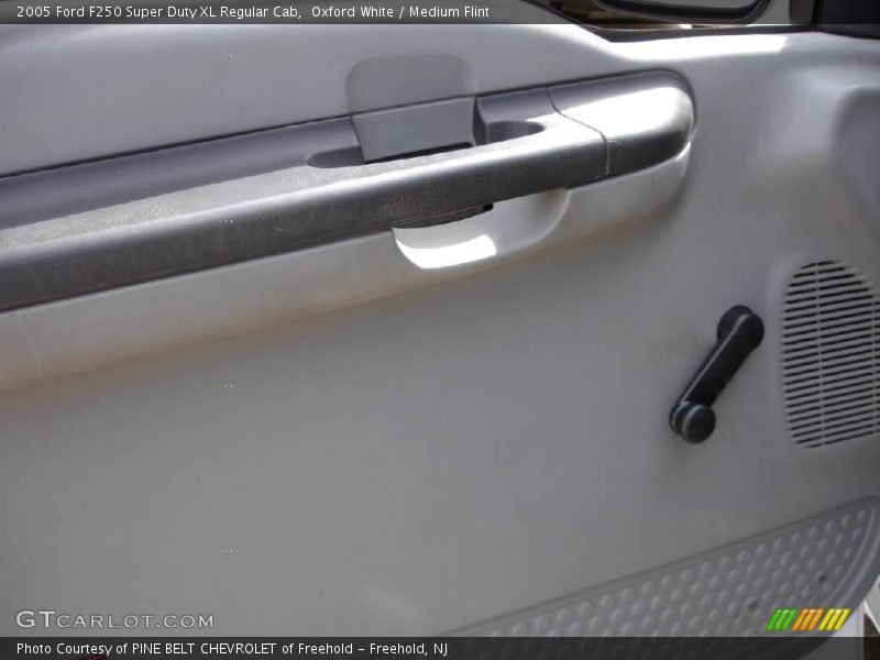 Oxford White / Medium Flint 2005 Ford F250 Super Duty XL Regular Cab