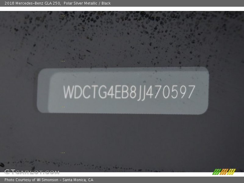 Polar Silver Metallic / Black 2018 Mercedes-Benz GLA 250