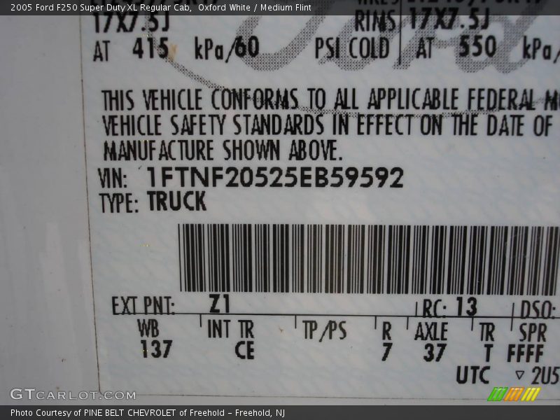 Oxford White / Medium Flint 2005 Ford F250 Super Duty XL Regular Cab