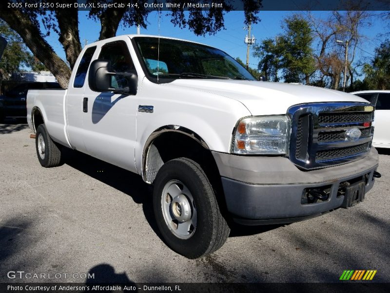 Oxford White / Medium Flint 2005 Ford F250 Super Duty XL SuperCab 4x4
