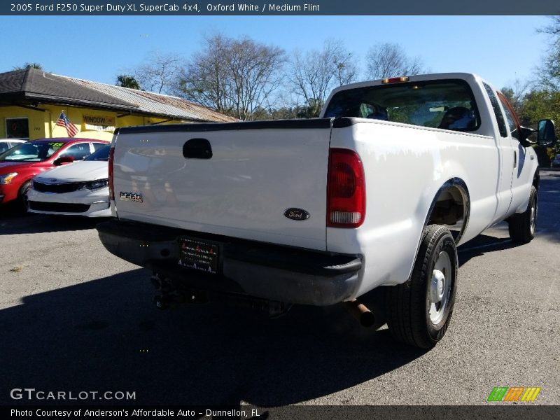 Oxford White / Medium Flint 2005 Ford F250 Super Duty XL SuperCab 4x4