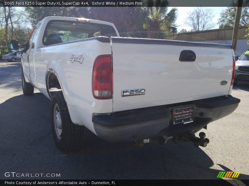 Oxford White / Medium Flint 2005 Ford F250 Super Duty XL SuperCab 4x4