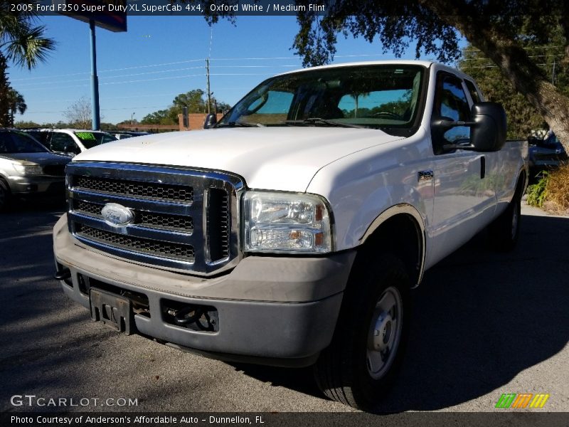 Oxford White / Medium Flint 2005 Ford F250 Super Duty XL SuperCab 4x4