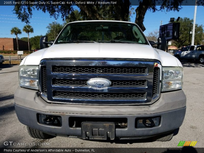 Oxford White / Medium Flint 2005 Ford F250 Super Duty XL SuperCab 4x4