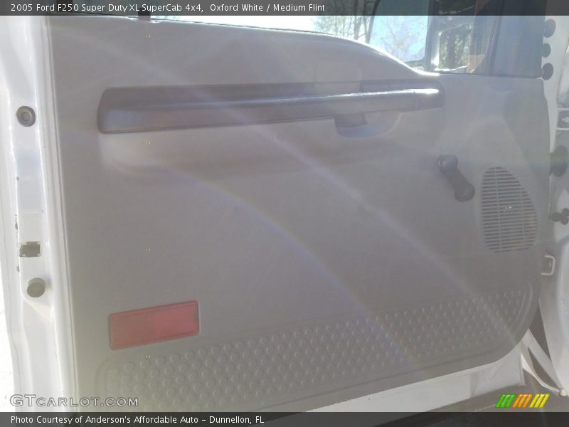 Oxford White / Medium Flint 2005 Ford F250 Super Duty XL SuperCab 4x4
