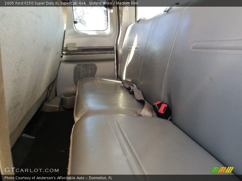 Oxford White / Medium Flint 2005 Ford F250 Super Duty XL SuperCab 4x4
