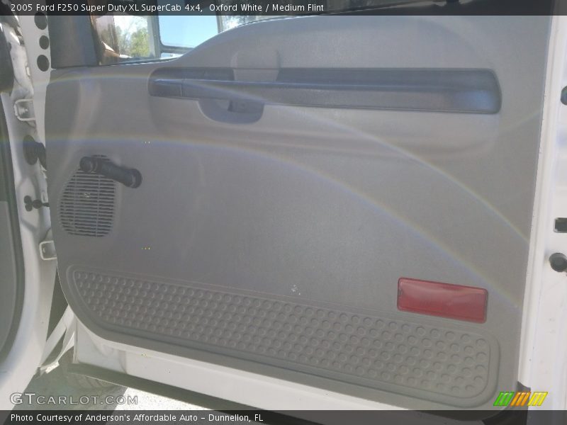 Oxford White / Medium Flint 2005 Ford F250 Super Duty XL SuperCab 4x4