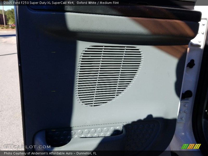 Oxford White / Medium Flint 2005 Ford F250 Super Duty XL SuperCab 4x4