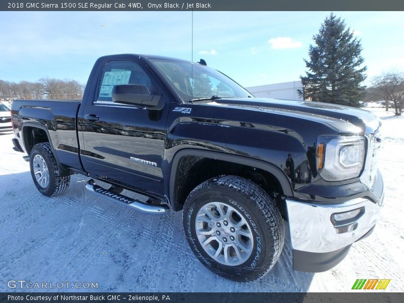 Front 3/4 View of 2018 Sierra 1500 SLE Regular Cab 4WD
