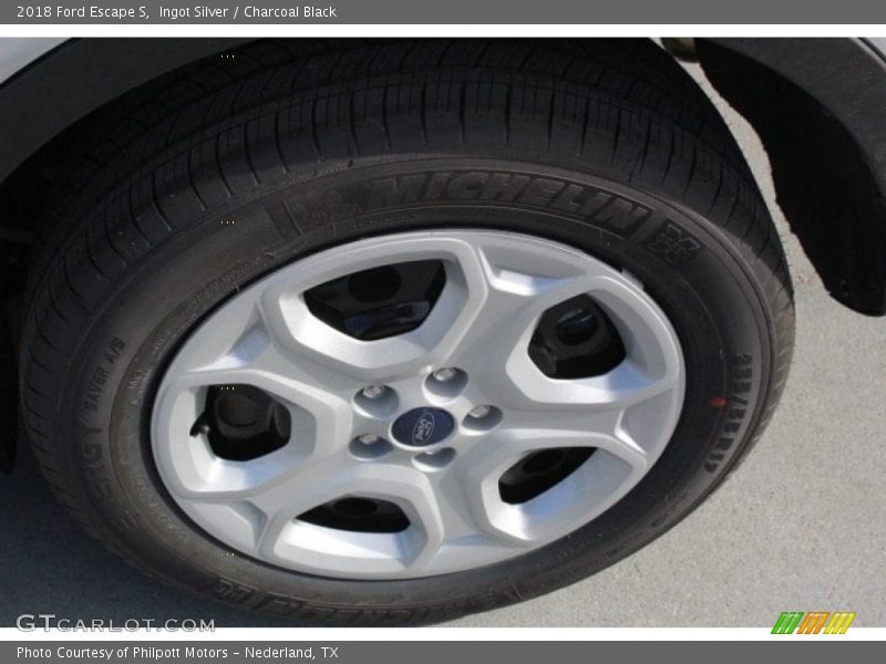 Ingot Silver / Charcoal Black 2018 Ford Escape S