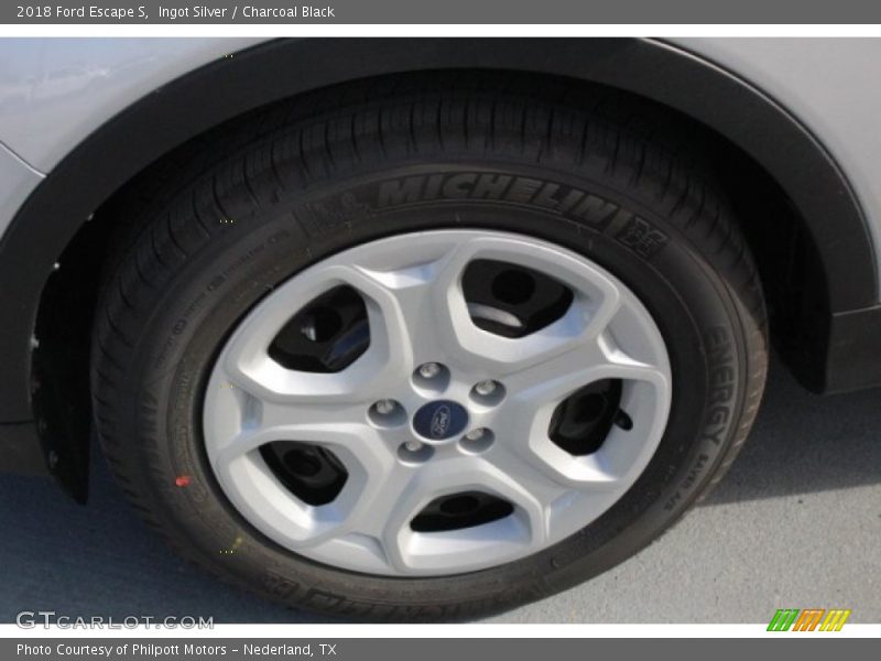Ingot Silver / Charcoal Black 2018 Ford Escape S