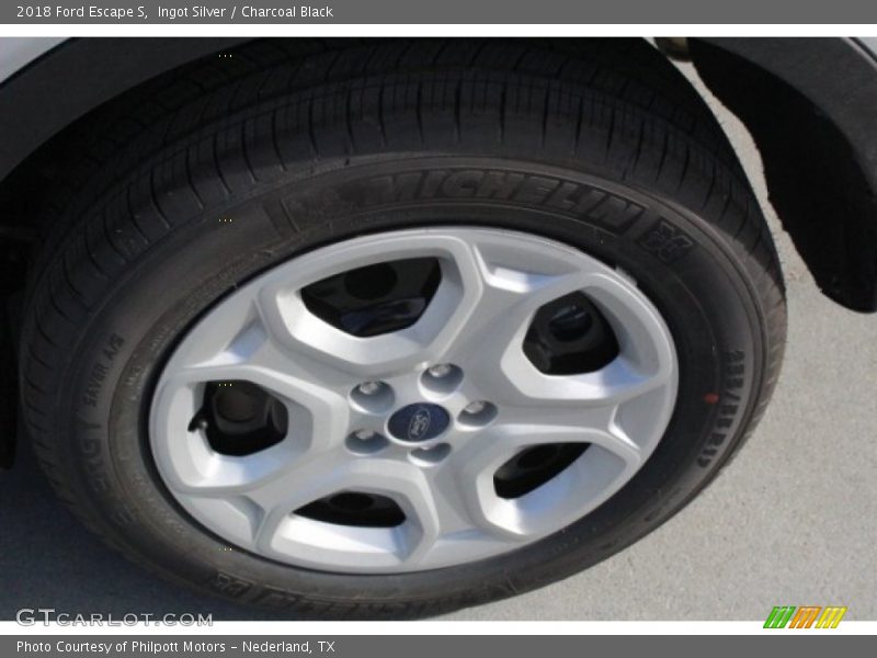 Ingot Silver / Charcoal Black 2018 Ford Escape S