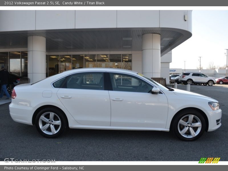 Candy White / Titan Black 2012 Volkswagen Passat 2.5L SE