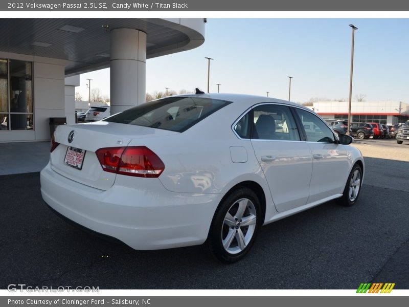 Candy White / Titan Black 2012 Volkswagen Passat 2.5L SE