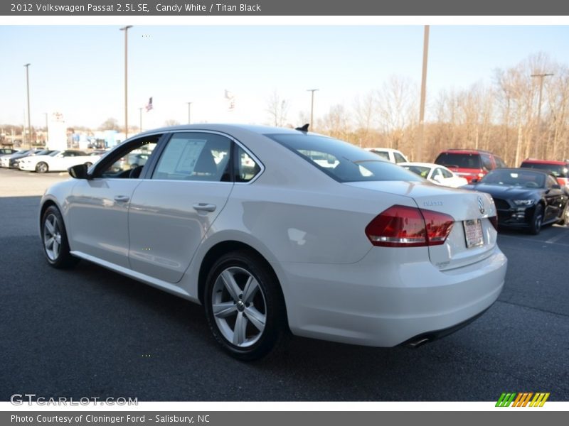 Candy White / Titan Black 2012 Volkswagen Passat 2.5L SE