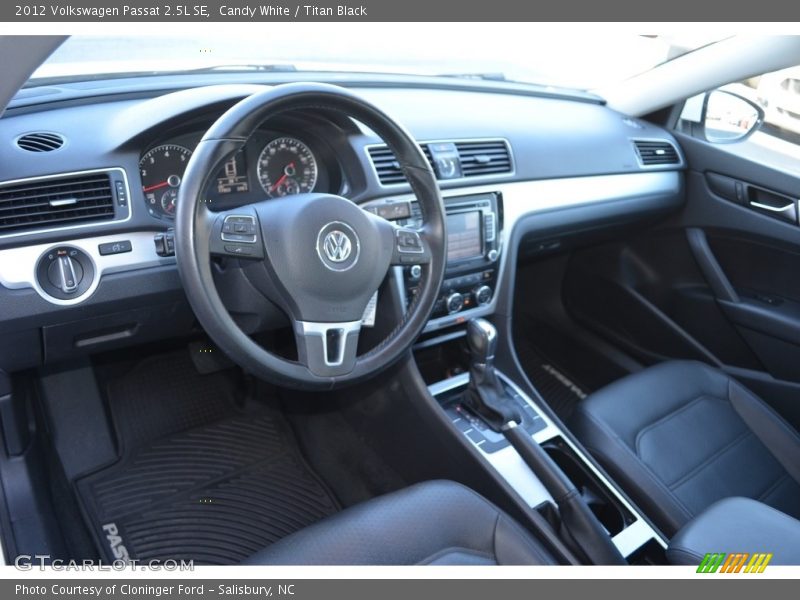 Candy White / Titan Black 2012 Volkswagen Passat 2.5L SE
